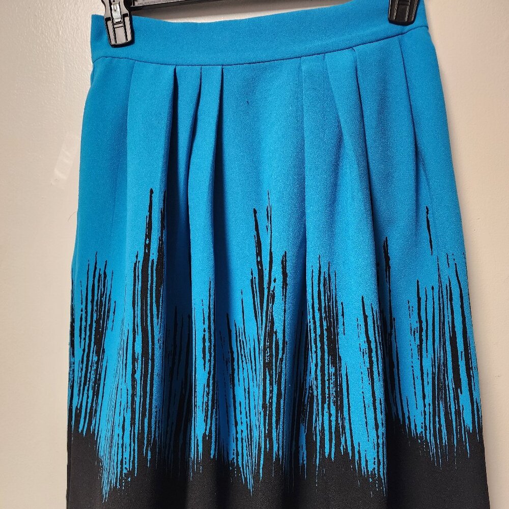 Eva Mendes Blue Black Abstract circle skirt 6 Career WOrk